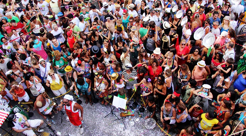 Bloco Põe na Quentinha? no pré-carnaval do Rio
