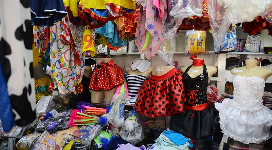 Lojas Silmer, na Saara: onde comprar adereços de carnaval no Rio