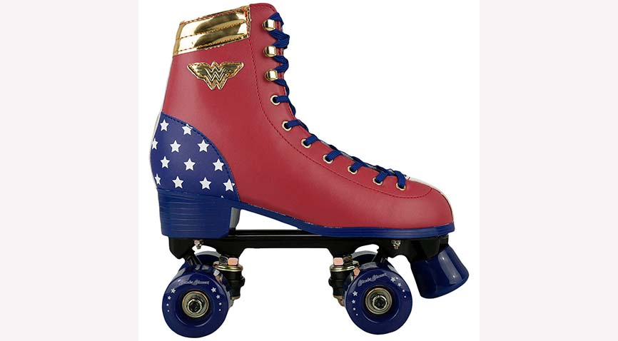 Nas cores azul, vermelho e dourado, os patins da Mulher-Maravilha estão disponíveis nas lojas online