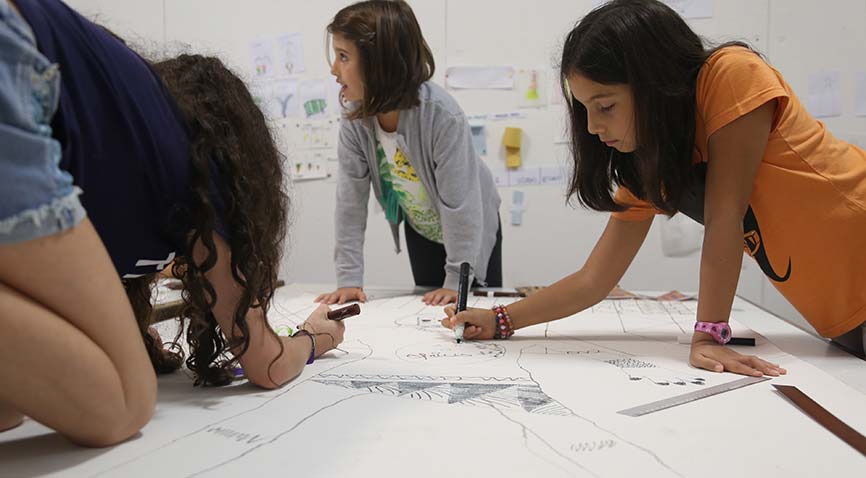 A Escola de Artes Visuais do Parque Lage oferece para as crianças o curso sobre Arte Brasileira. 