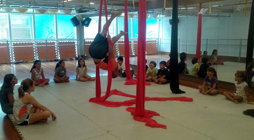 Circo áreo e solo, cross kids e jump são algumas das atividades que estarão presentes na Colônia de Férias Velox Fitness.